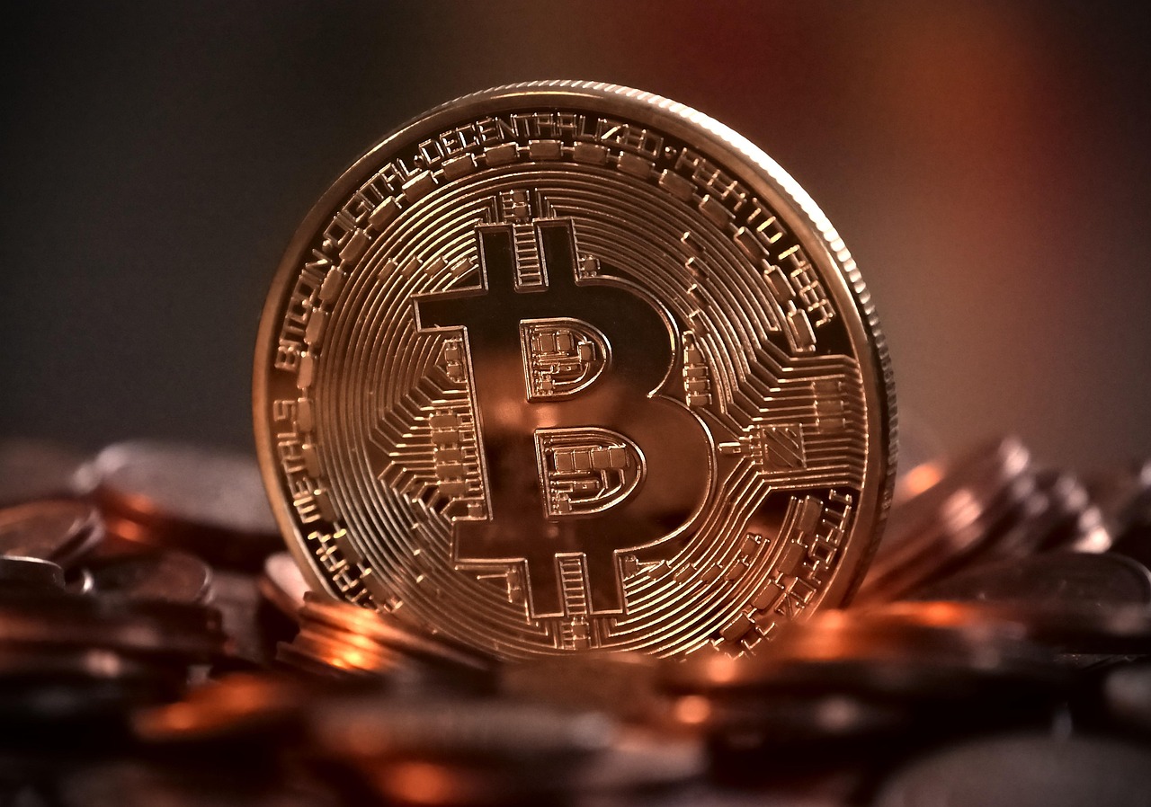 Digital cryptocurrency blockchain technology and network analysis